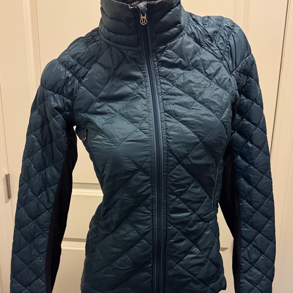 lululemon athletica Teal Quilted Puffer Reversible Run Jacket. - Picture 5 of 13